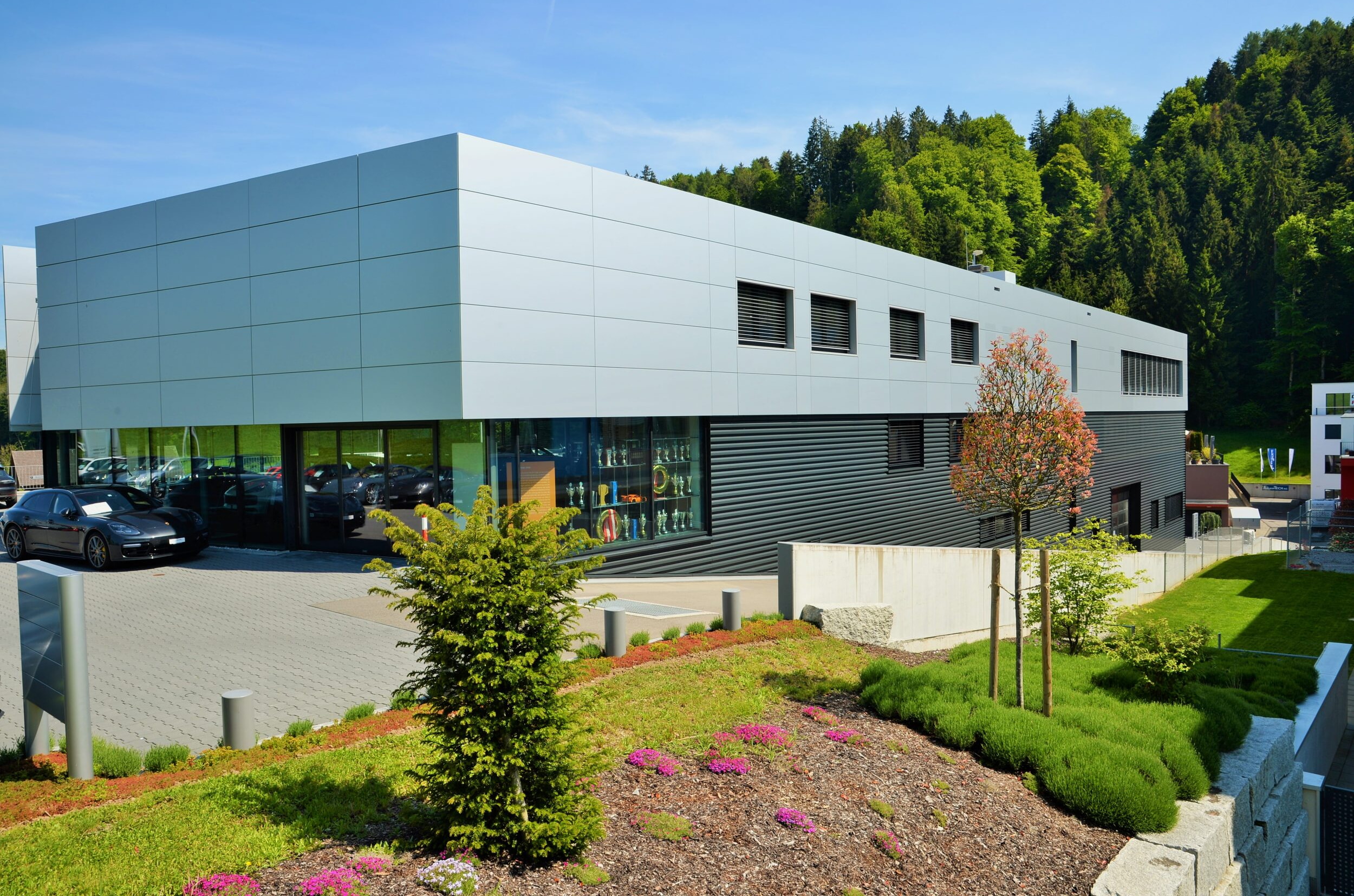 Porsche Zentrum, Firststrasse, Feusisberg SZ - IM Architektur