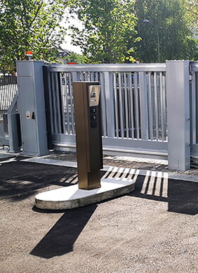 Schiebetor Bediensäule Consel Group AG