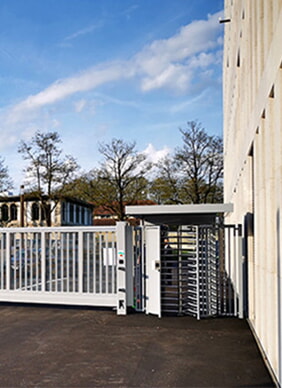 Bildobenrechts Hochsicherheitstor BBL Bearbeitet