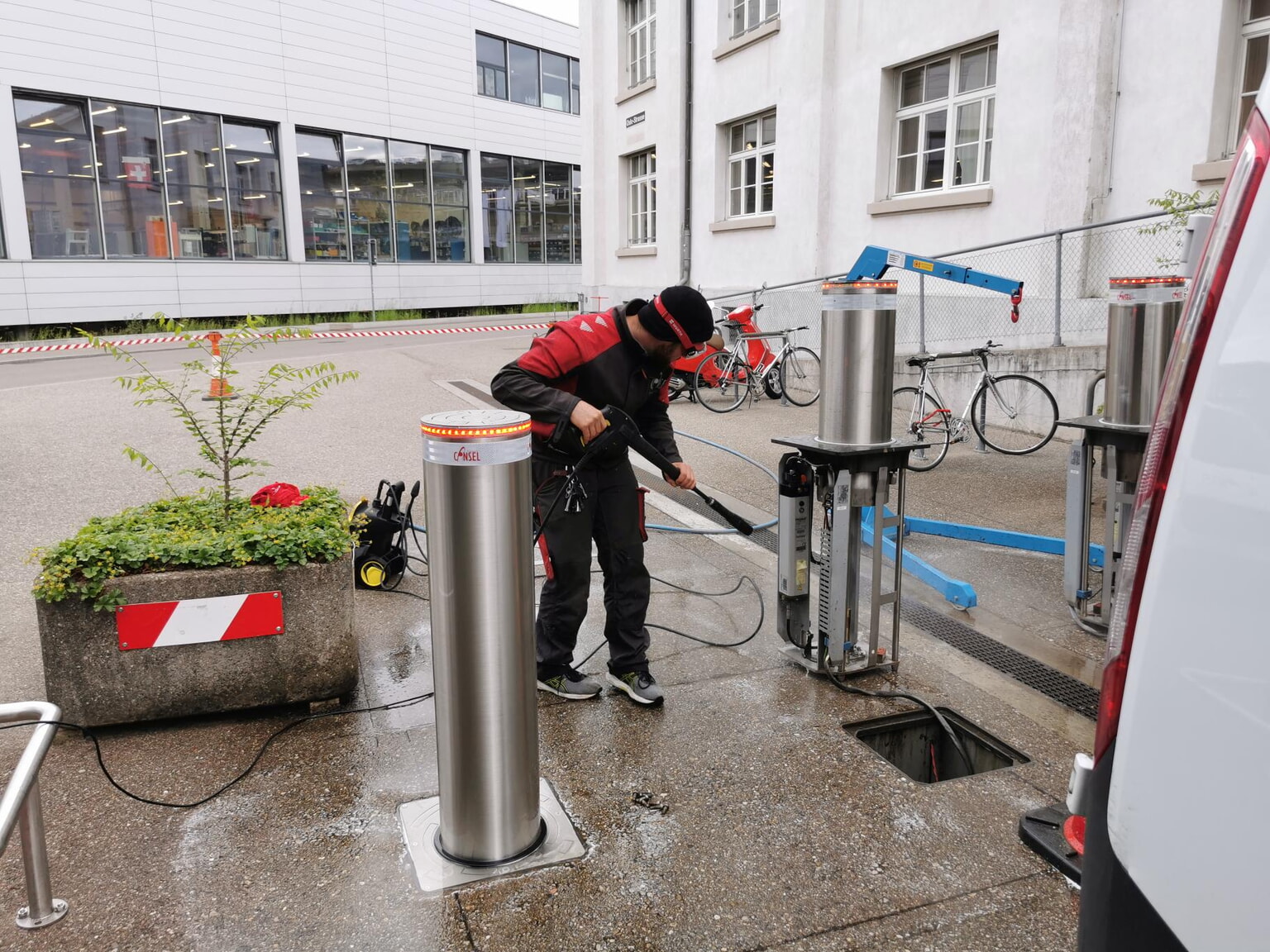 Wartung von Pollern – Consel Group AG