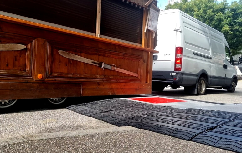 Mobile Fahrzeugsperre Fuer Fahrzeuge Mit Geringer Bodenfreiheit