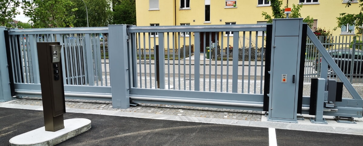 Elektrisches Schiebetor Freitragend