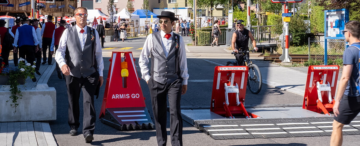 mobile-fahrzeugbarrieren-armis-one-und-armis-go-schuetzen-zentralschweizer-jodlerfest-in-menznau