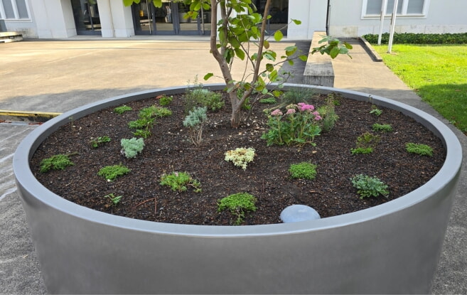 Beflanzung schützendes Freiraummobiliar ARMIS Planter