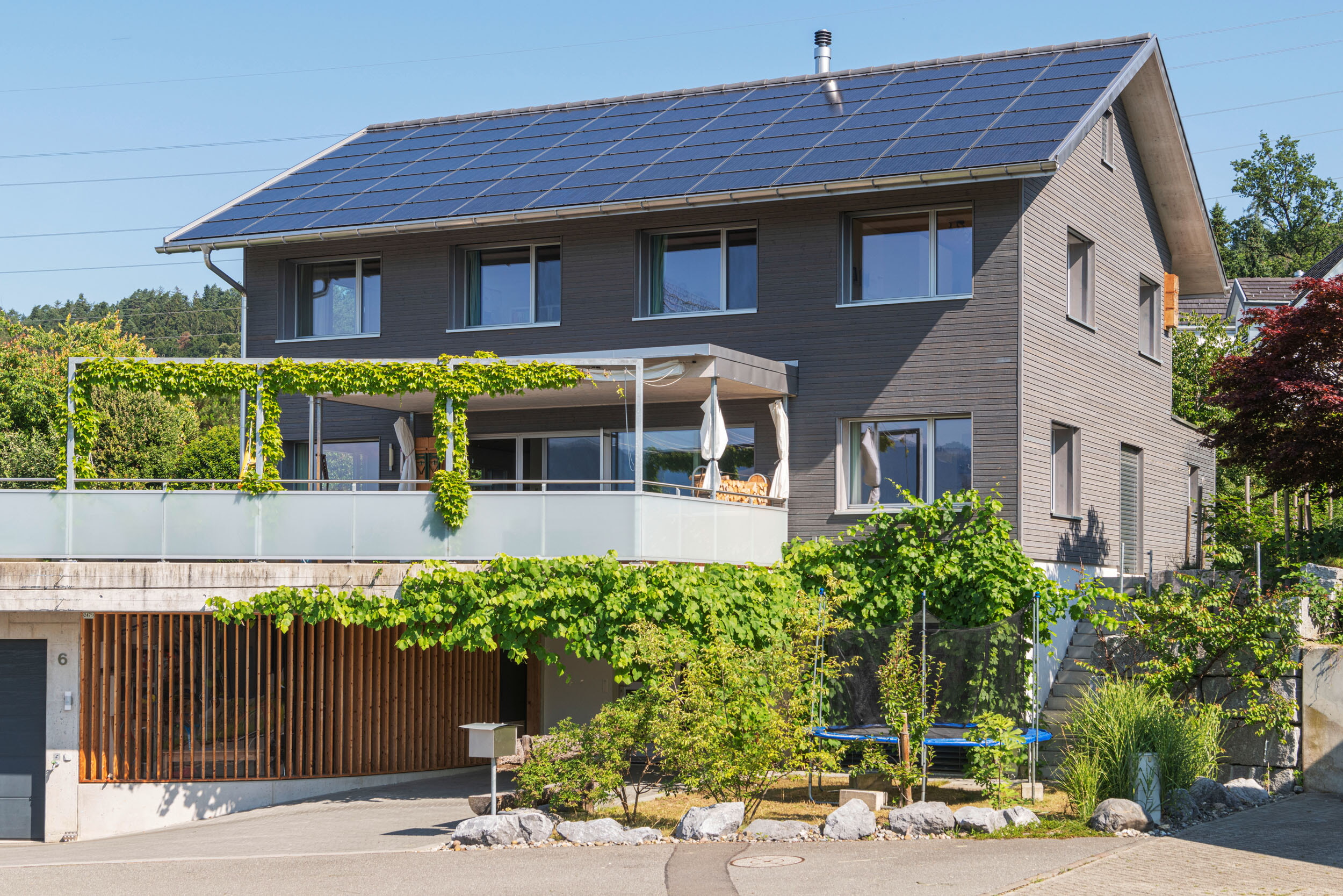Einfamilienhaus in Uznach auf grünem Grundstück