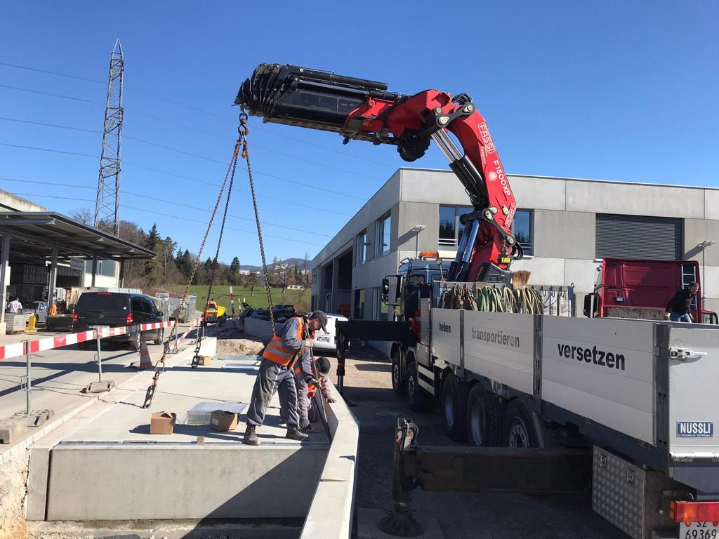 Kranwagen 374 Mit Betonplattenarbeiten