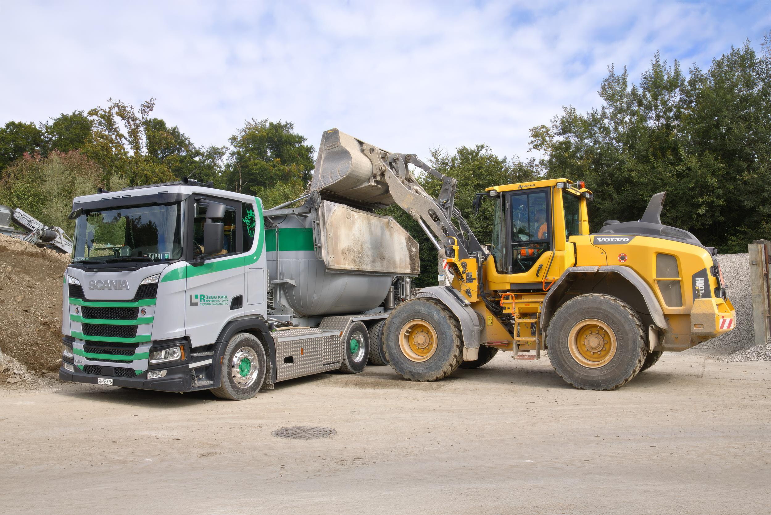 Transport Baumaschinen Baumaterial