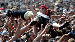 260 Crowdsurfing